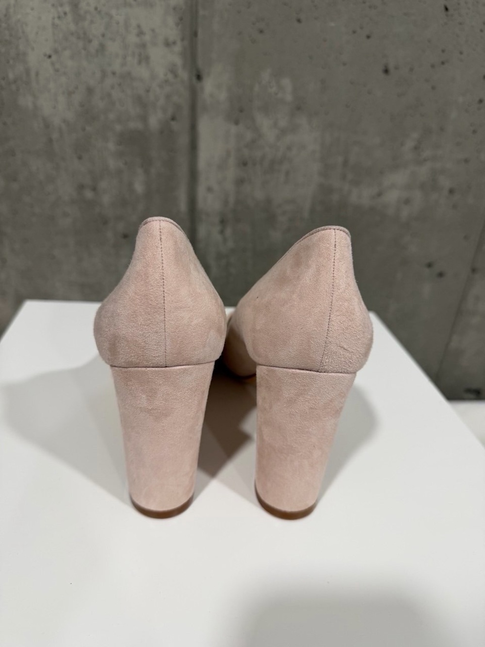 Manolo Blahnik Blush Pink Suede Block Heel Pumps - Picture 3 of 6